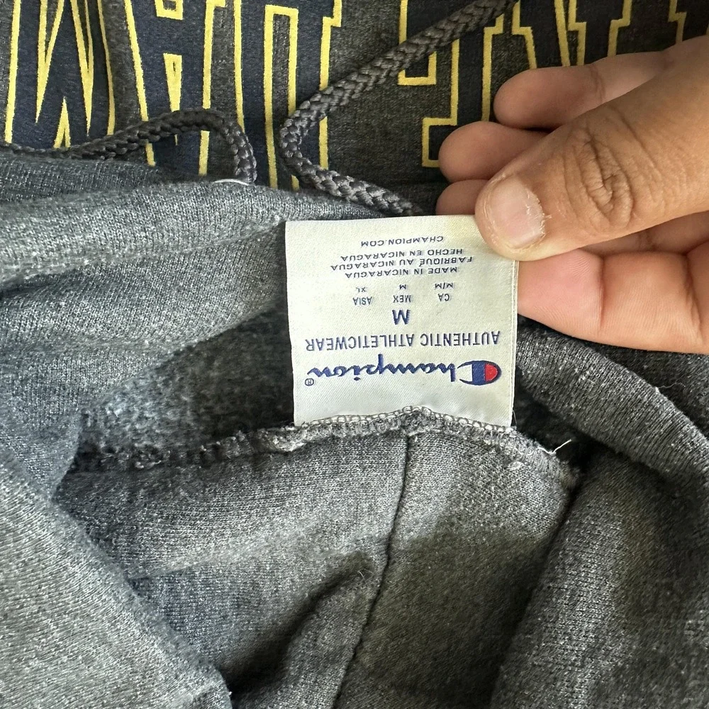Notre Dame Fighting Irish Sweatshirt Mens Medium NCAA Football Hoodie Pullover‎